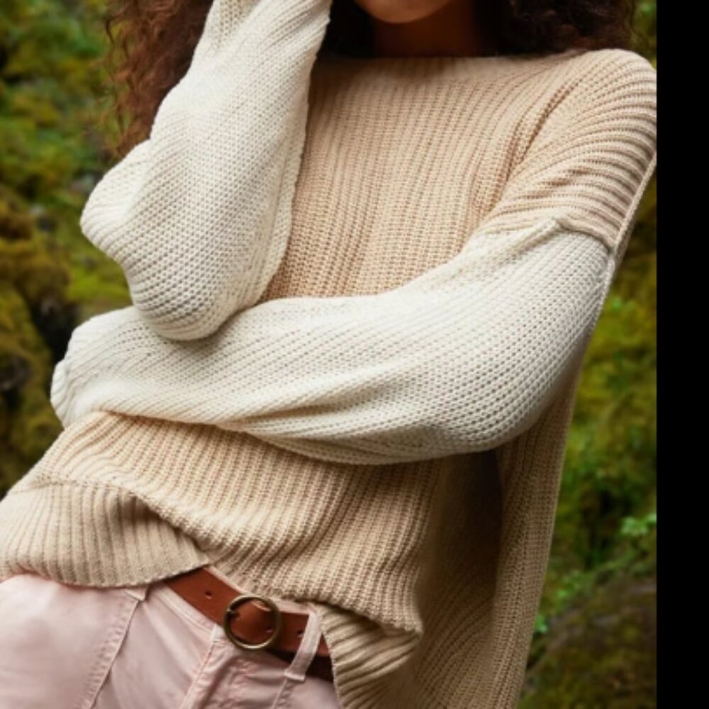 American Eagle Women’s Beige/Cream "Weekend" Crewneck Sweater Size M